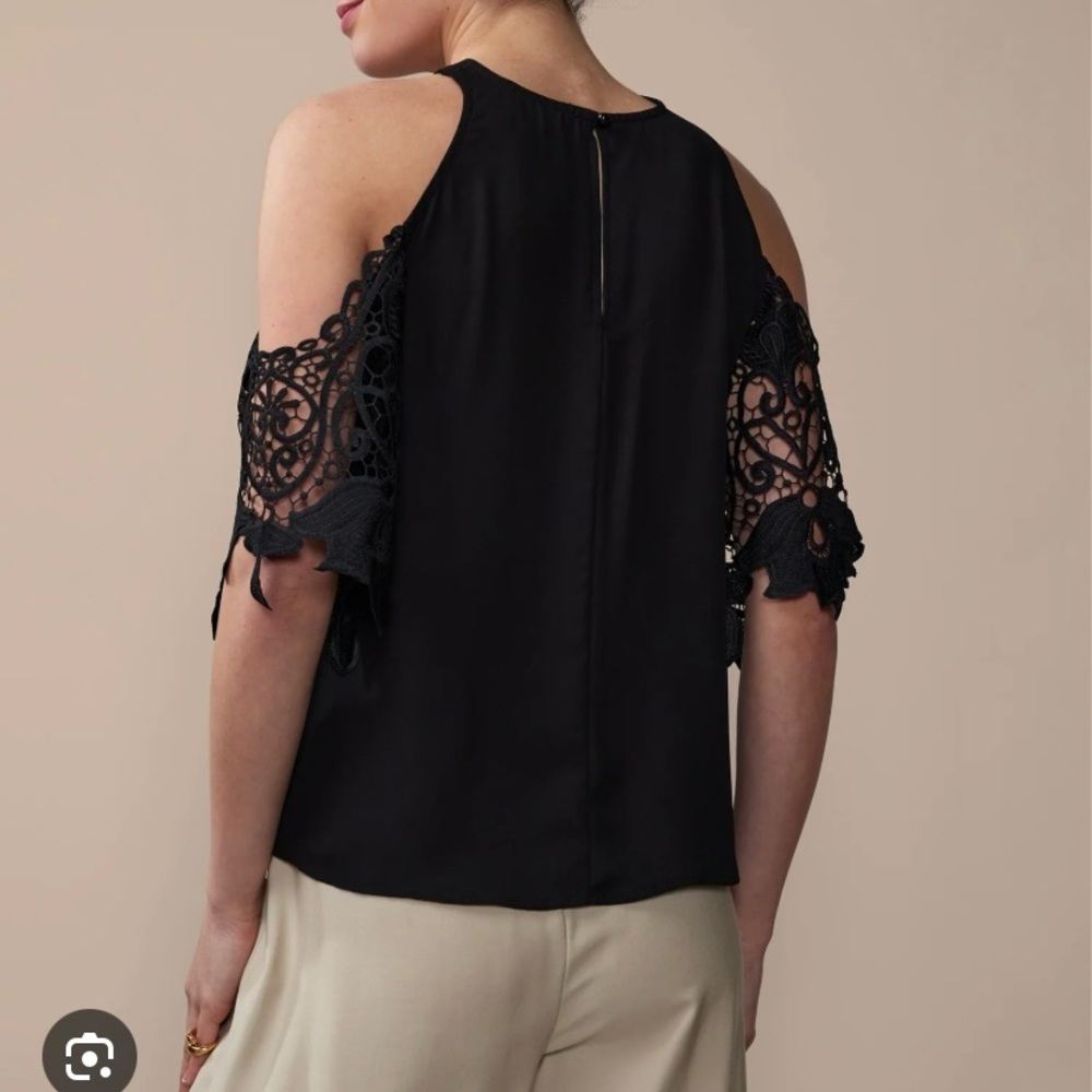🎊 New York & Company Crochet Sleeve Criss Cross Blouse - Picture 2 of 7
